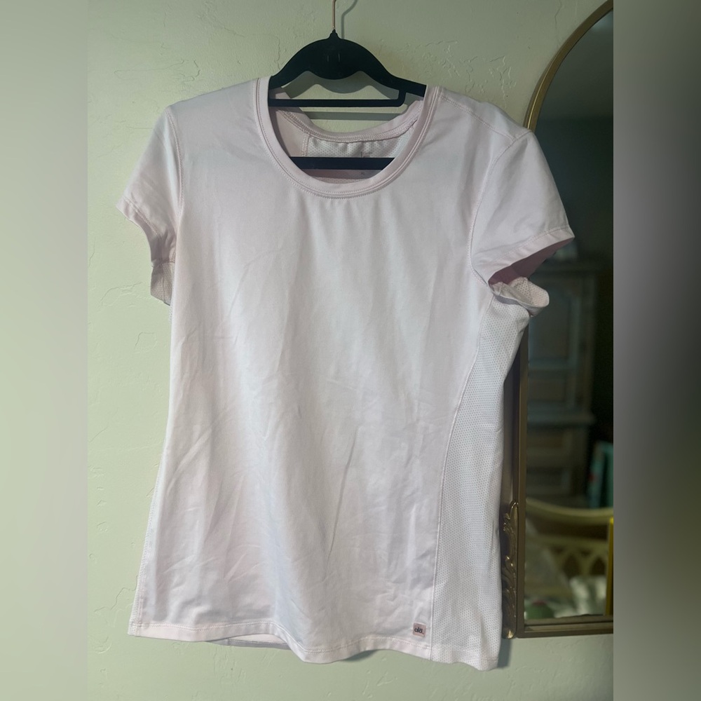 Alo Yoga Coolfit Performance Tee Light Pink Yoga Gym Run Athleisure 
Size XL